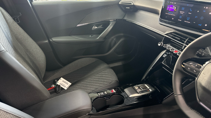 Peugeot 2008 115kW Allure 54kWh 5dr Auto Electric Estate - Image 14